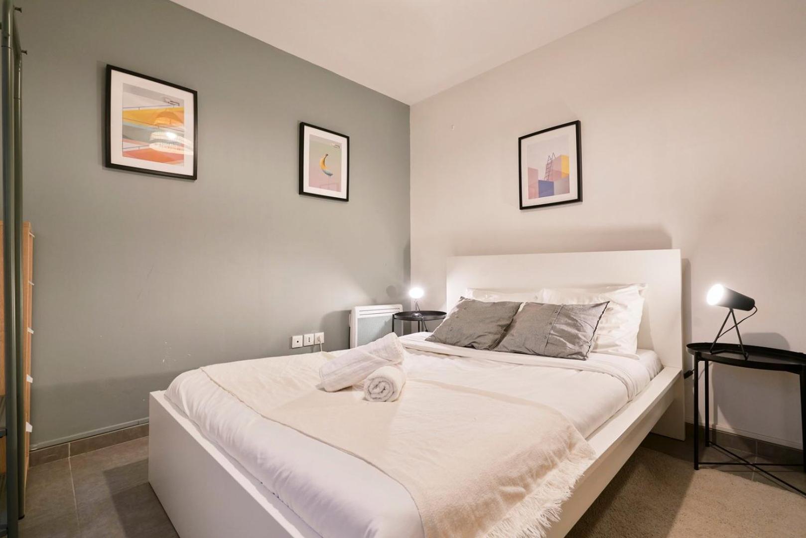 4 Bedroom With Parking ! *