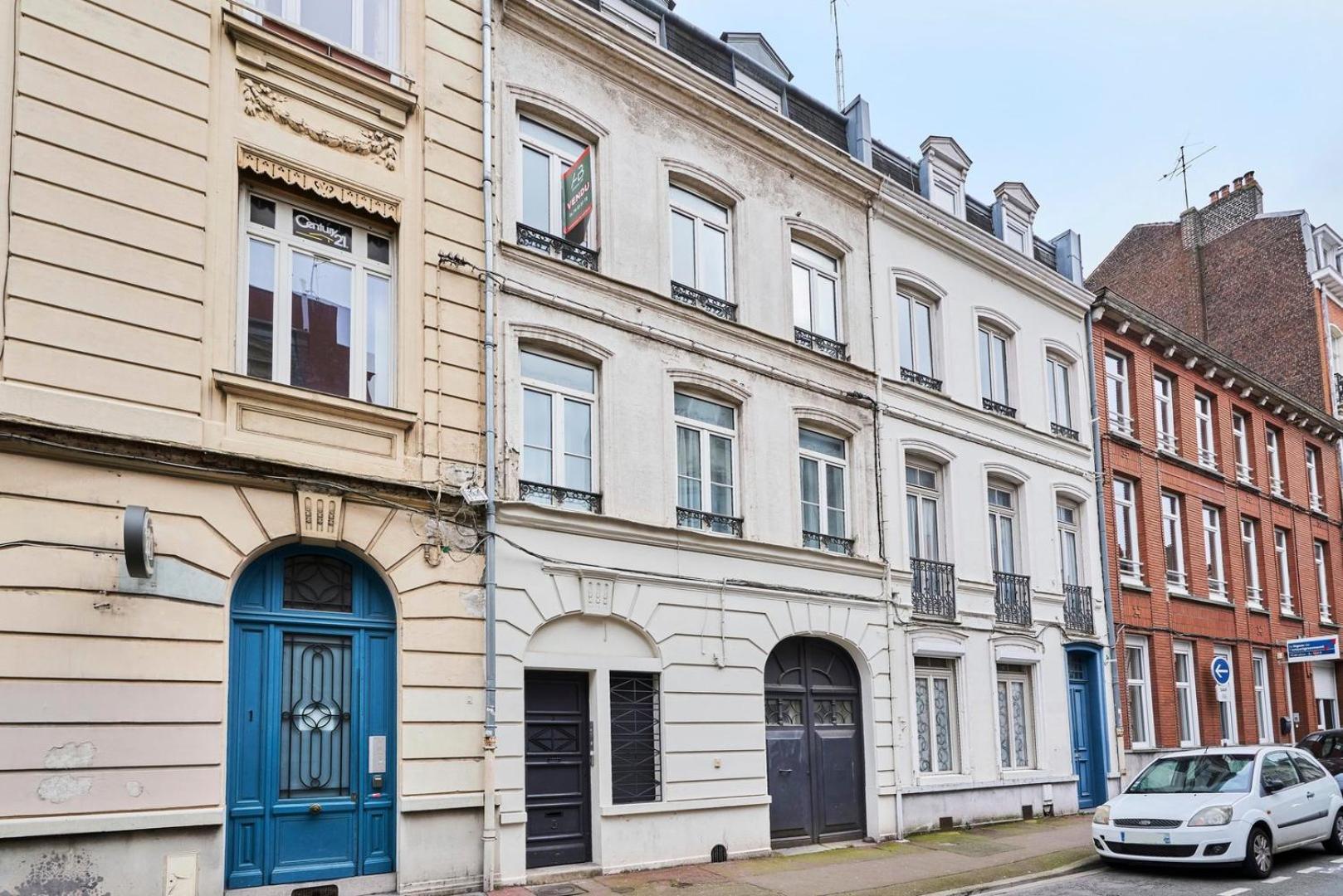 Apartment 4 Bedroom With Parking ! *