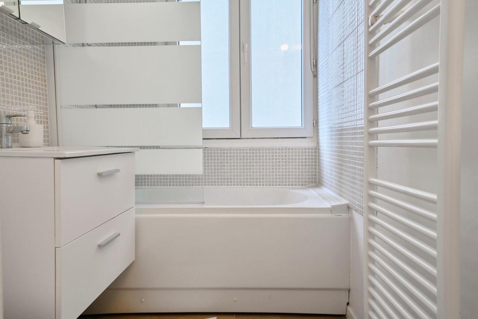 Apartment Quiet One-bedroom Flat Close To The Metro *