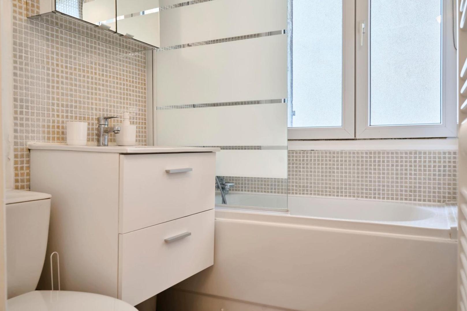 Quiet One-bedroom Flat Close To The Metro Apartment