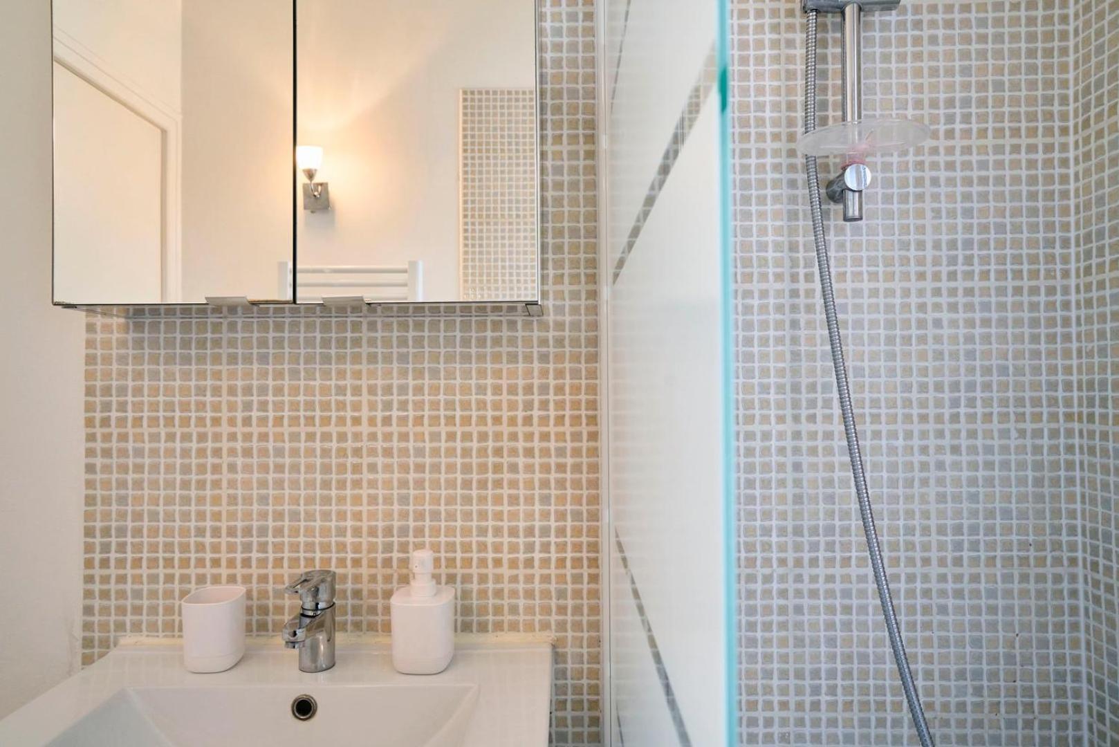 Quiet One-bedroom Flat Close To The Metro Apartment
