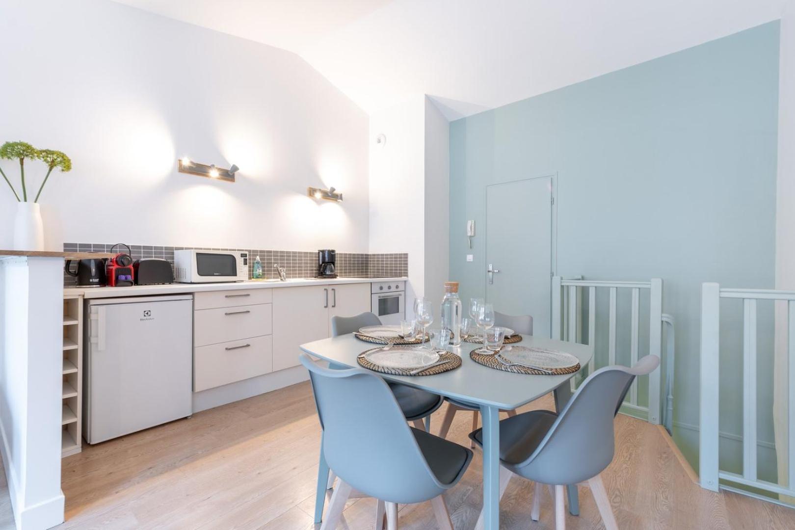 Vieux Spacieux Et Equipe Apartment *