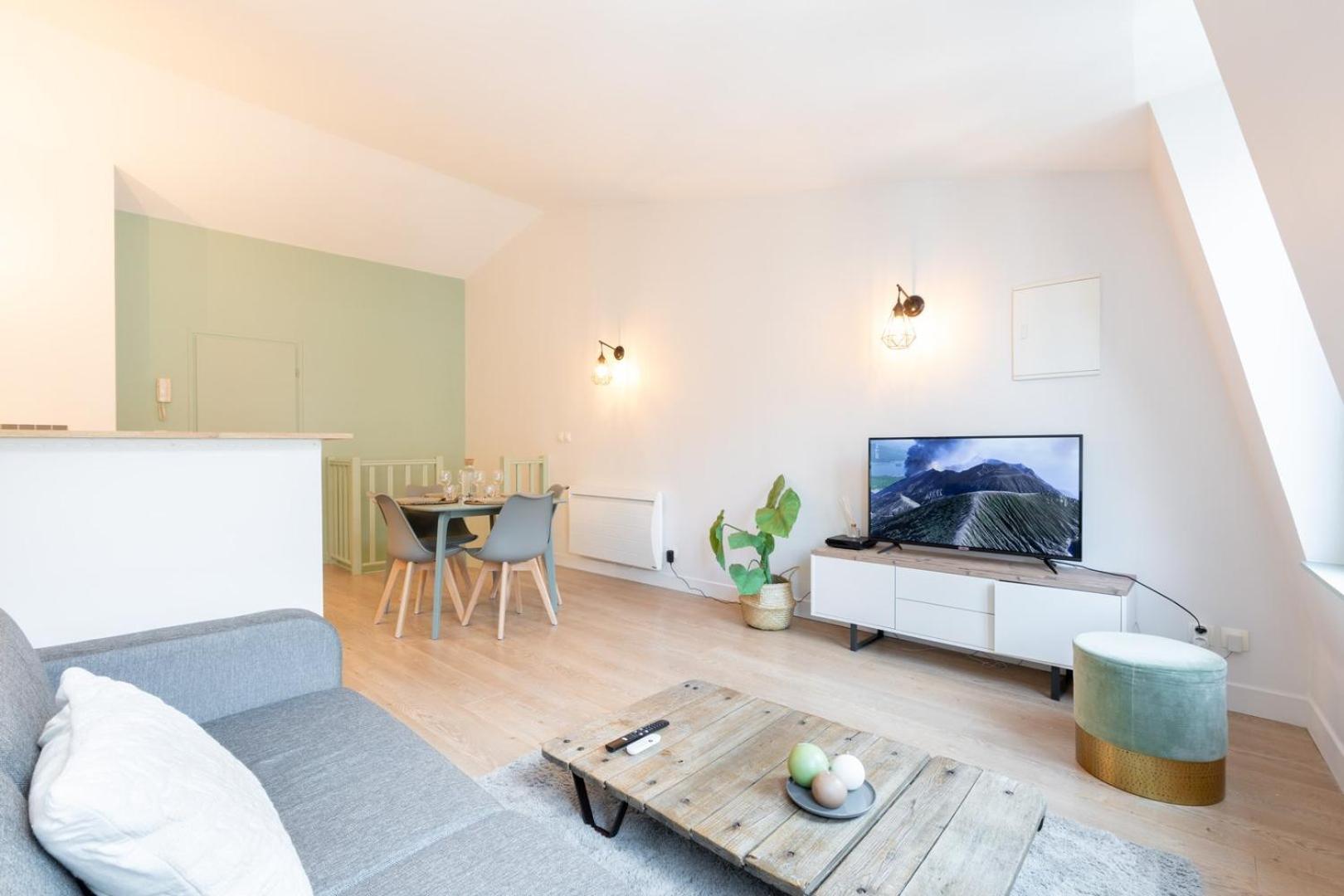 Vieux Spacieux Et Equipe Apartment