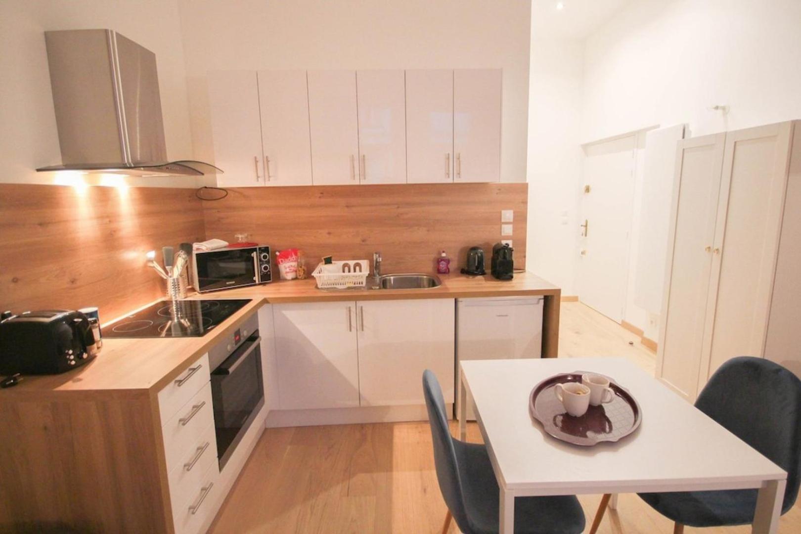 Centre - Superb Equipped Studio!
