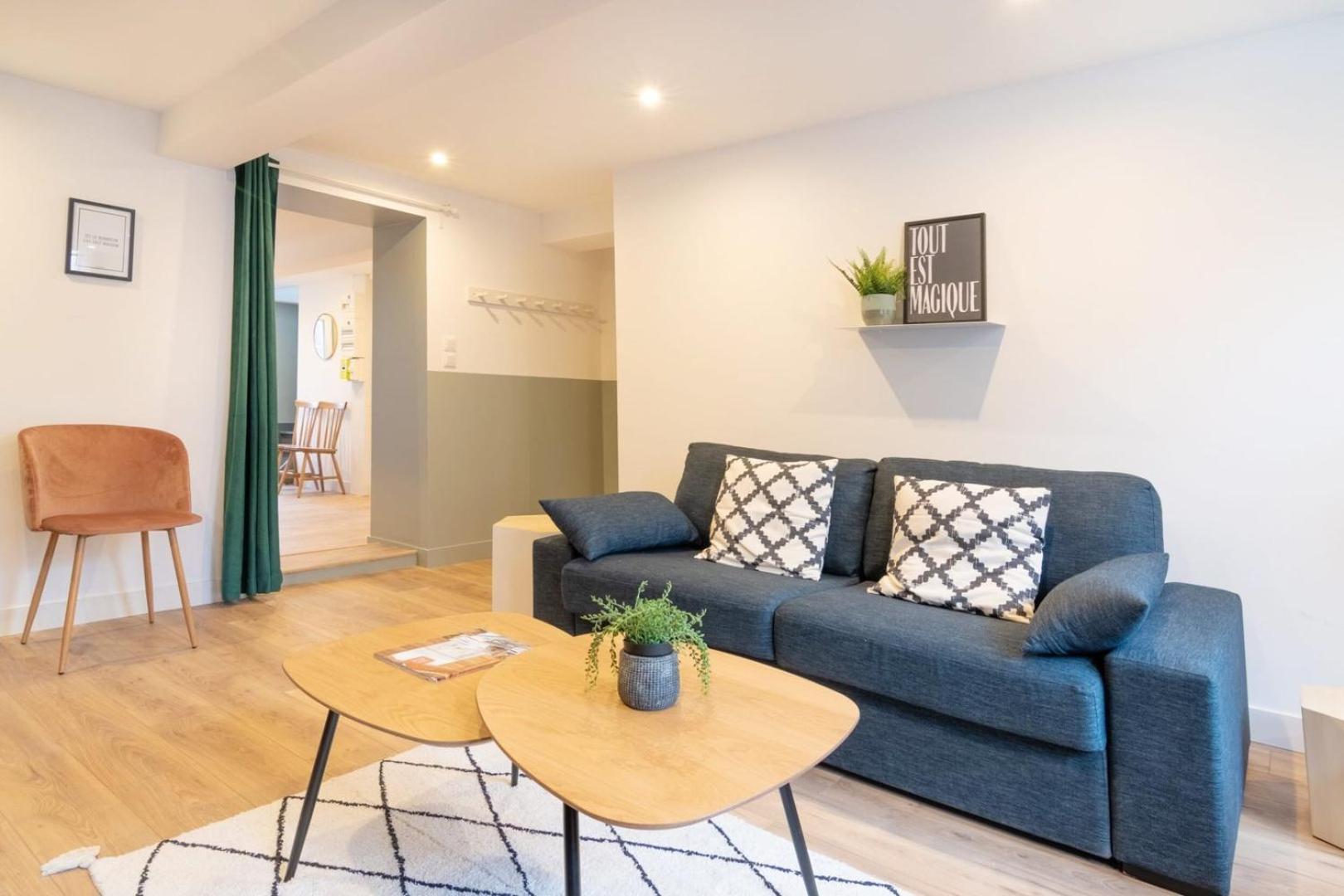 Centre: Fully-equipped Triplex With Terrace Apartment *