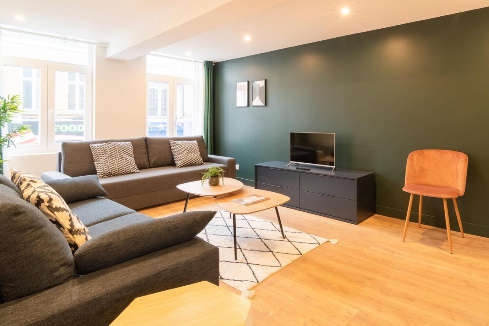 Apartment Centre: Fully-equipped Triplex With Terrace *
