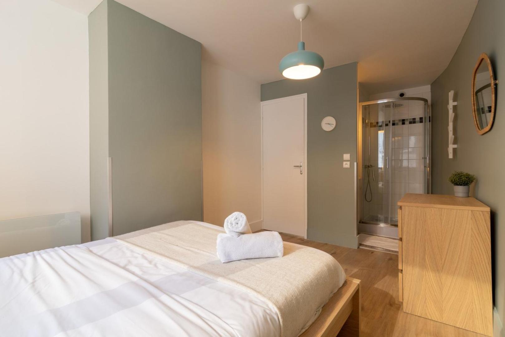 Apartment Centre: 2bed 2bath Apartment! *