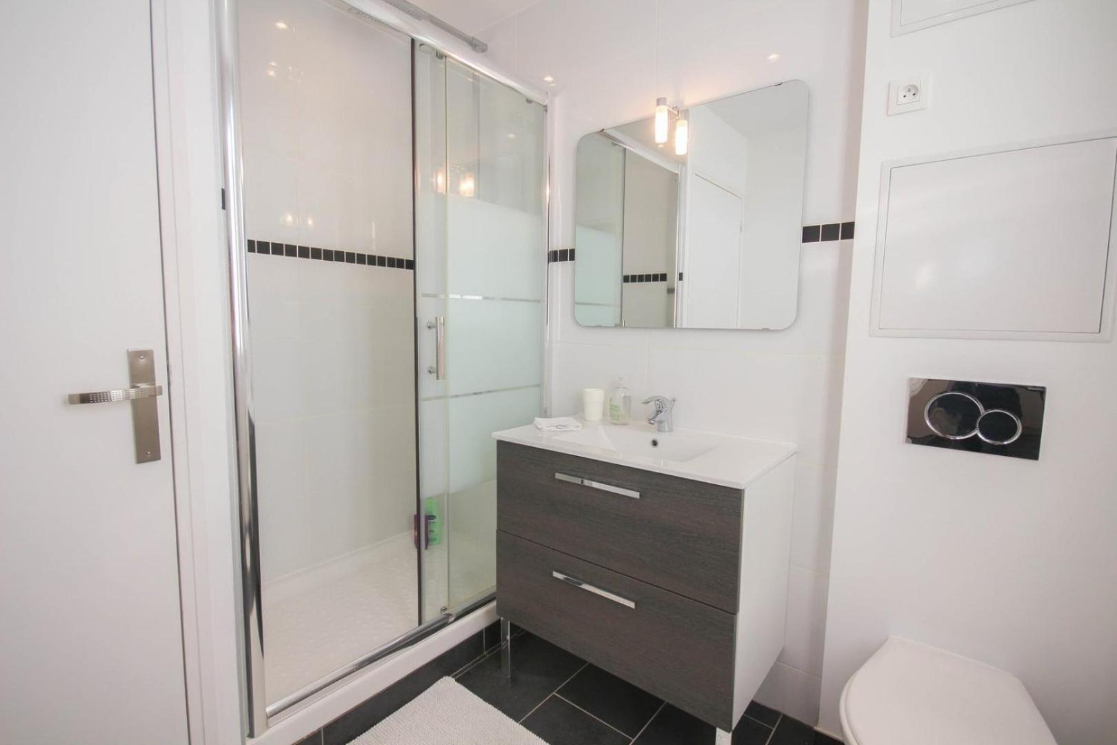 Republique-nice And Bright Flat With Balcony Appartement