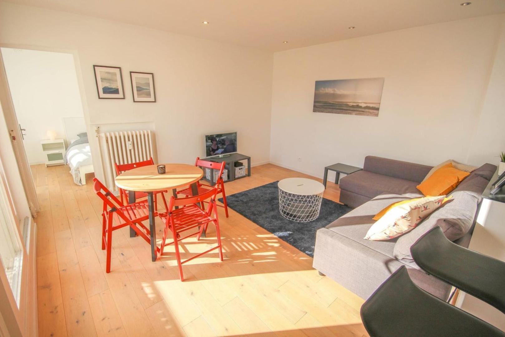 Republique-nice And Bright Flat With Balcony * Rijsel