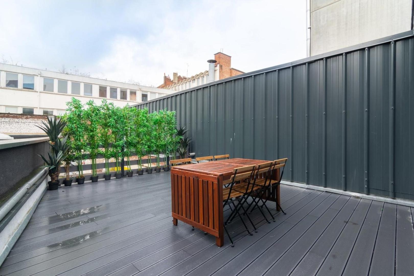 Centre: Fully-equipped Triplex With Terrace Apartment *