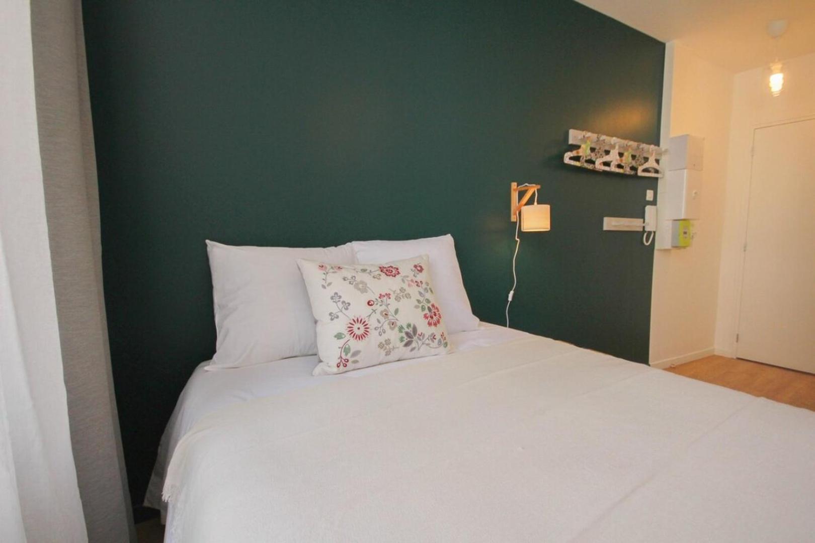 Grand Place - And Equipped Studio! *
