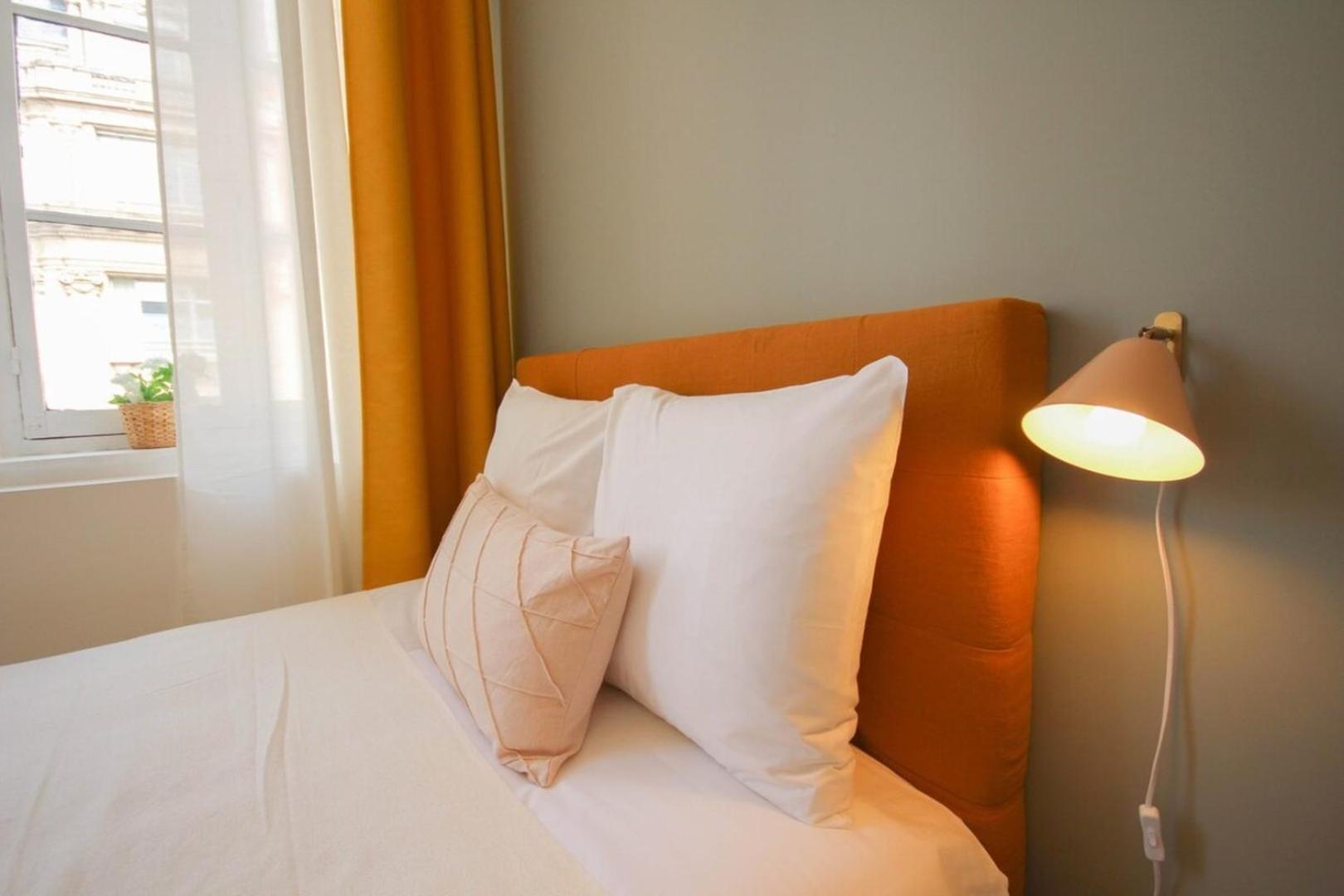 Grand Place - And Equipped Studio! *