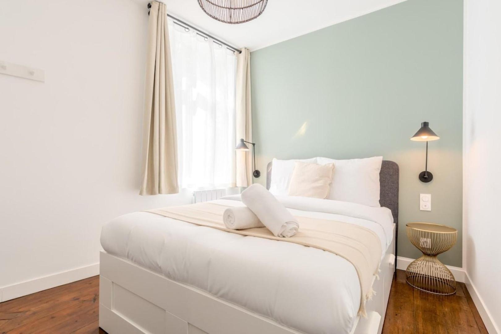 Renovated 3bed 2bath Apartment *
