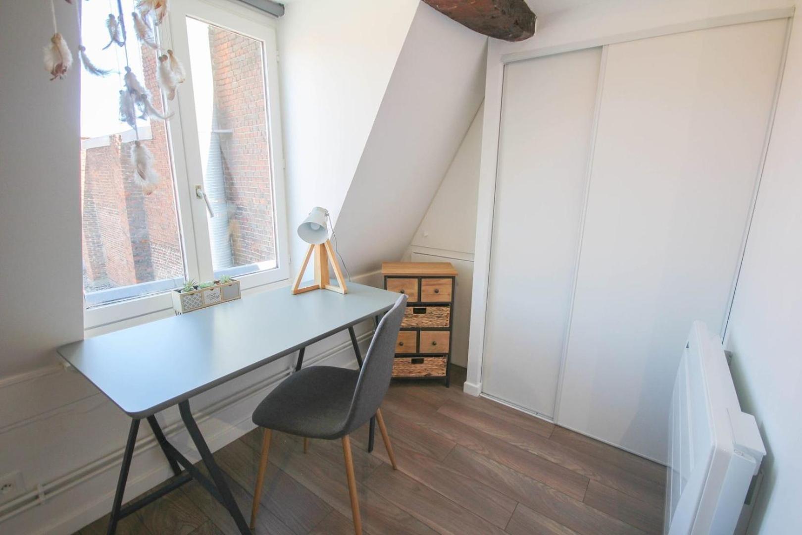 Appartement Vieux Lille: Bright, Functional *