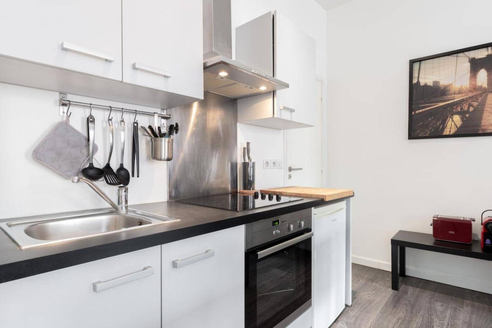 Vieux - Large Modern And Functional