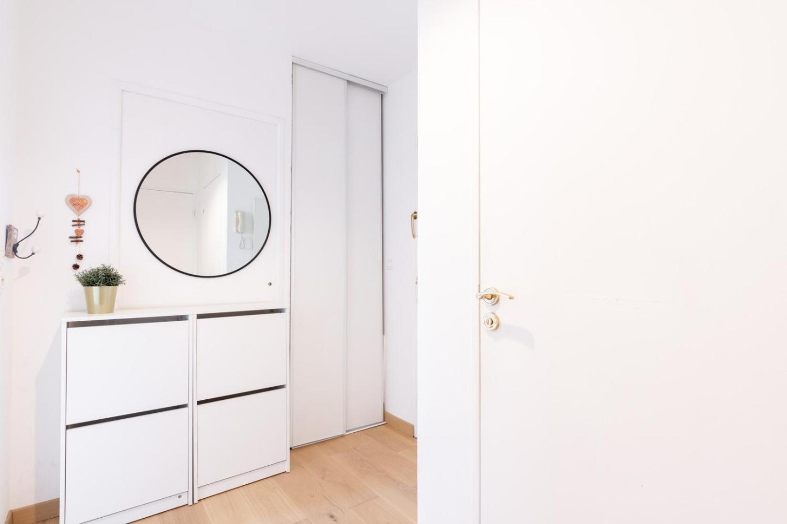 Beautiful Equipped Near Train Parking Appartement