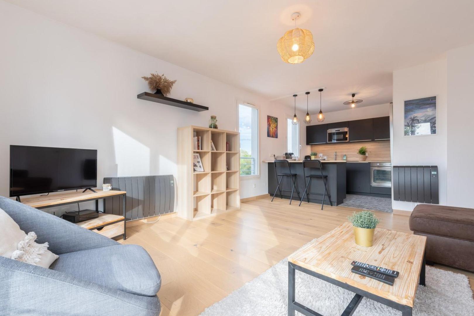 Beautiful Equipped Near Train Parking Appartement *