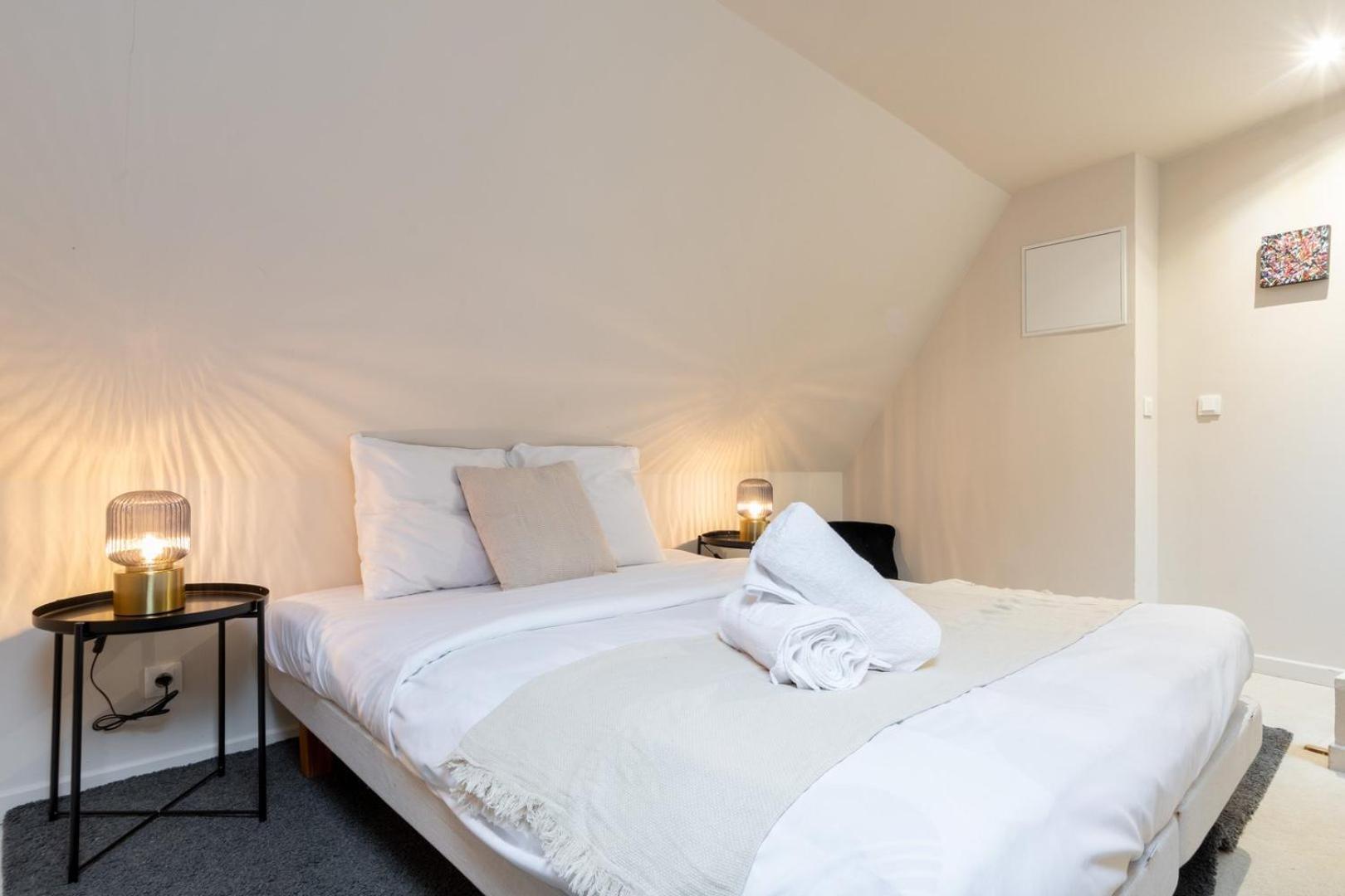 Old - Superb 2 Bedrooms.