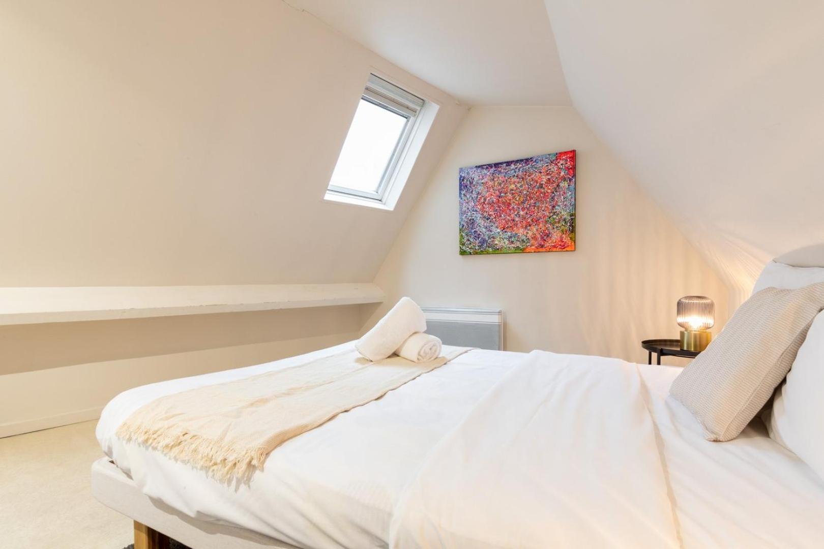 Old - Superb 2 Bedrooms. Apartment *