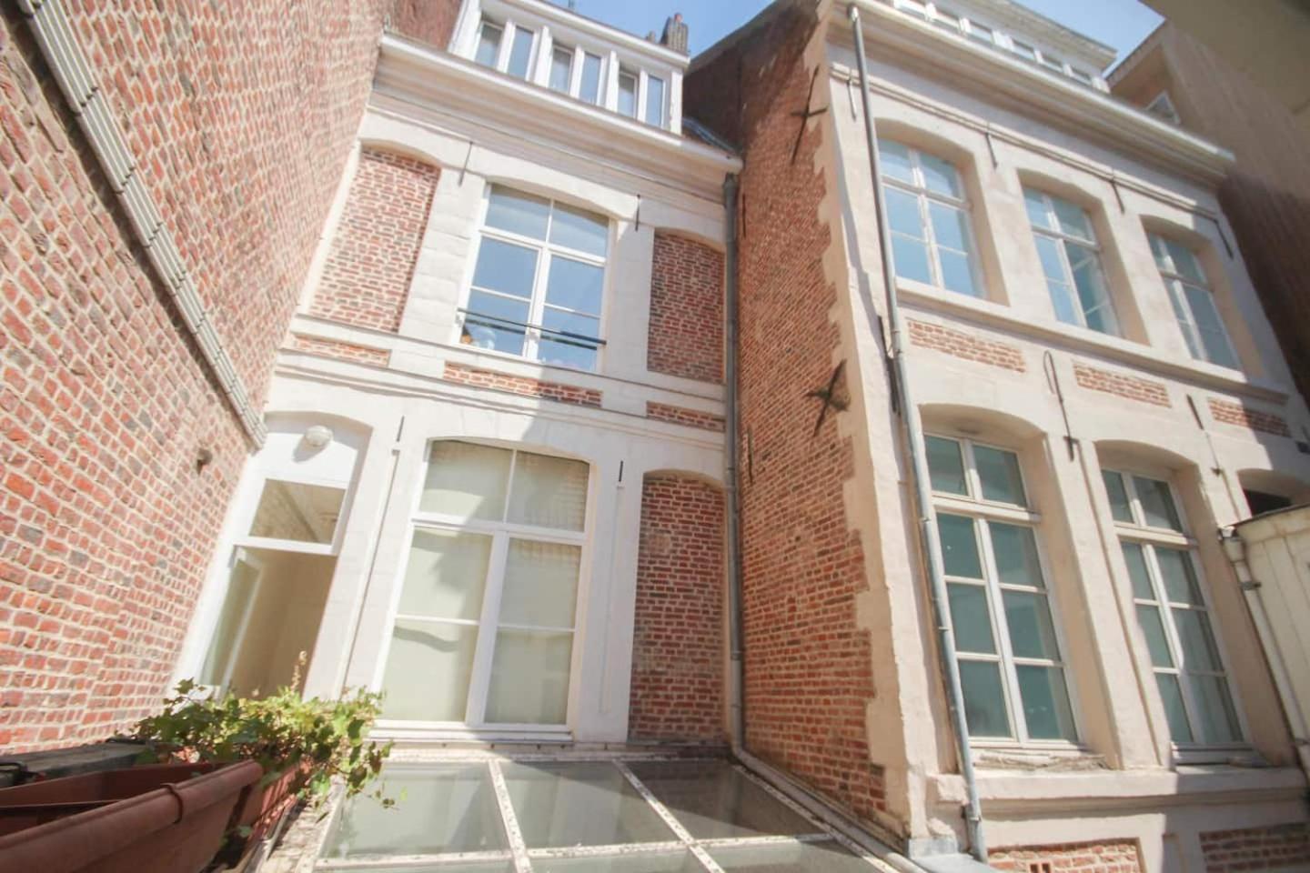 Old - Superb 2 Bedrooms.