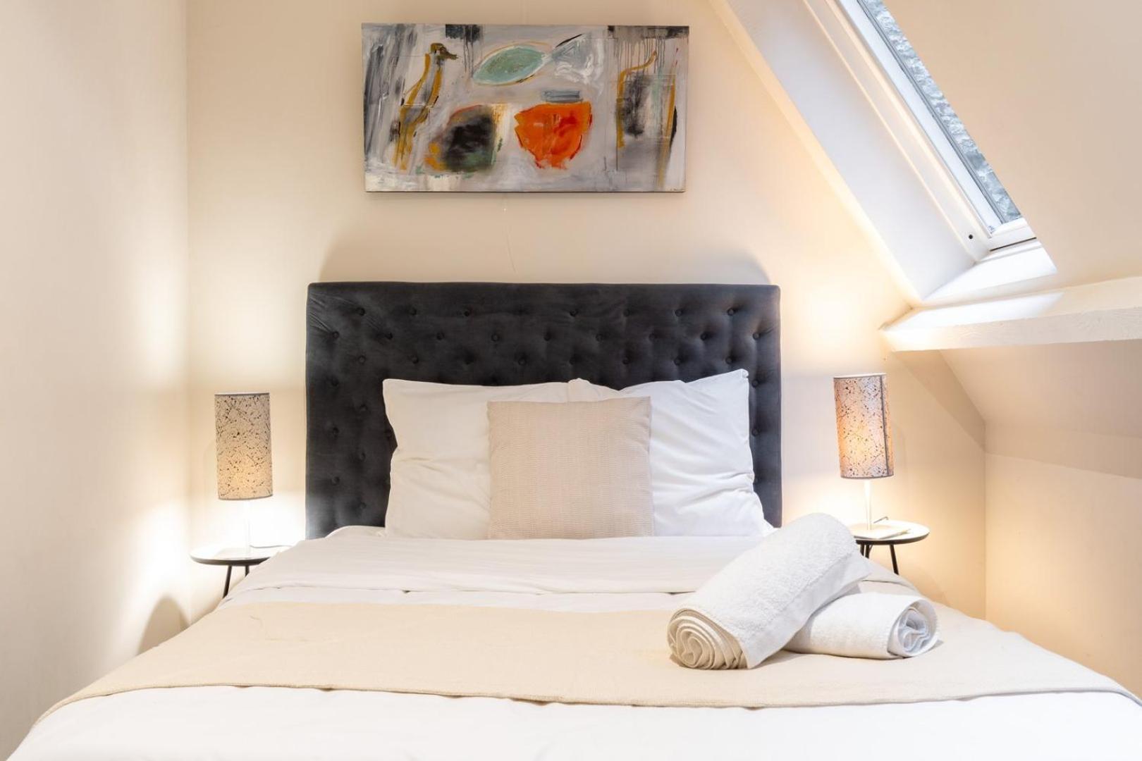 Old - Superb 2 Bedrooms. * Lille
