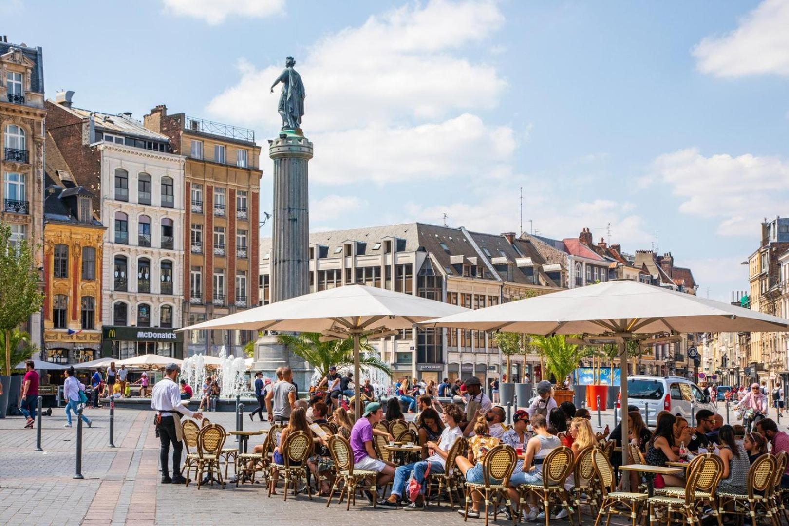 Old - Superb 2 Bedrooms. * Lille