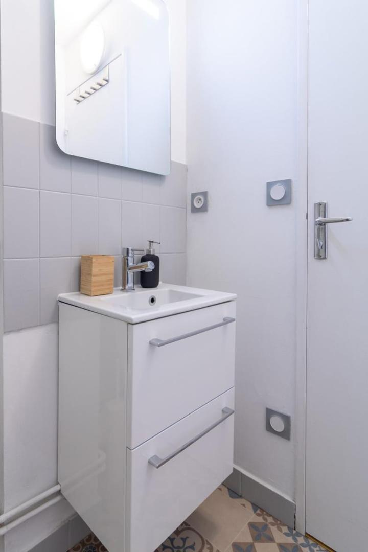 Grand Place And Equipped Studio!