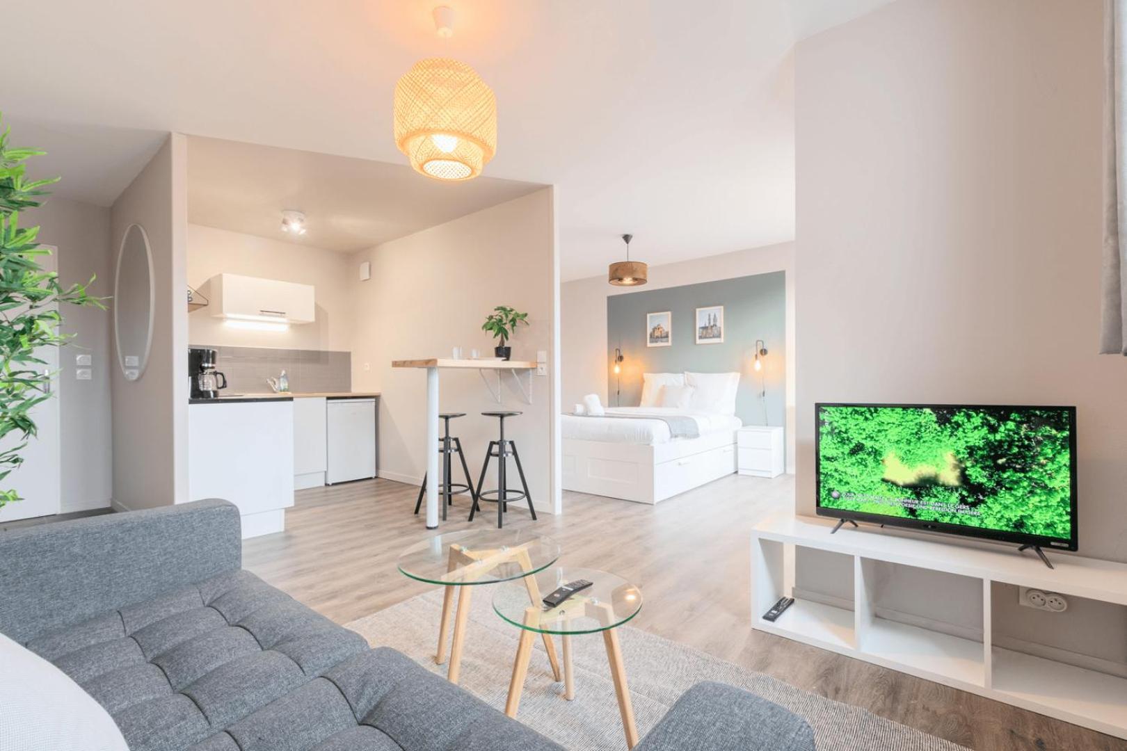Balcony + Parking! Apartment *