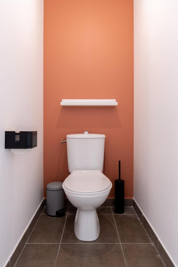 Spacious With Parking And Balcony! Apartment