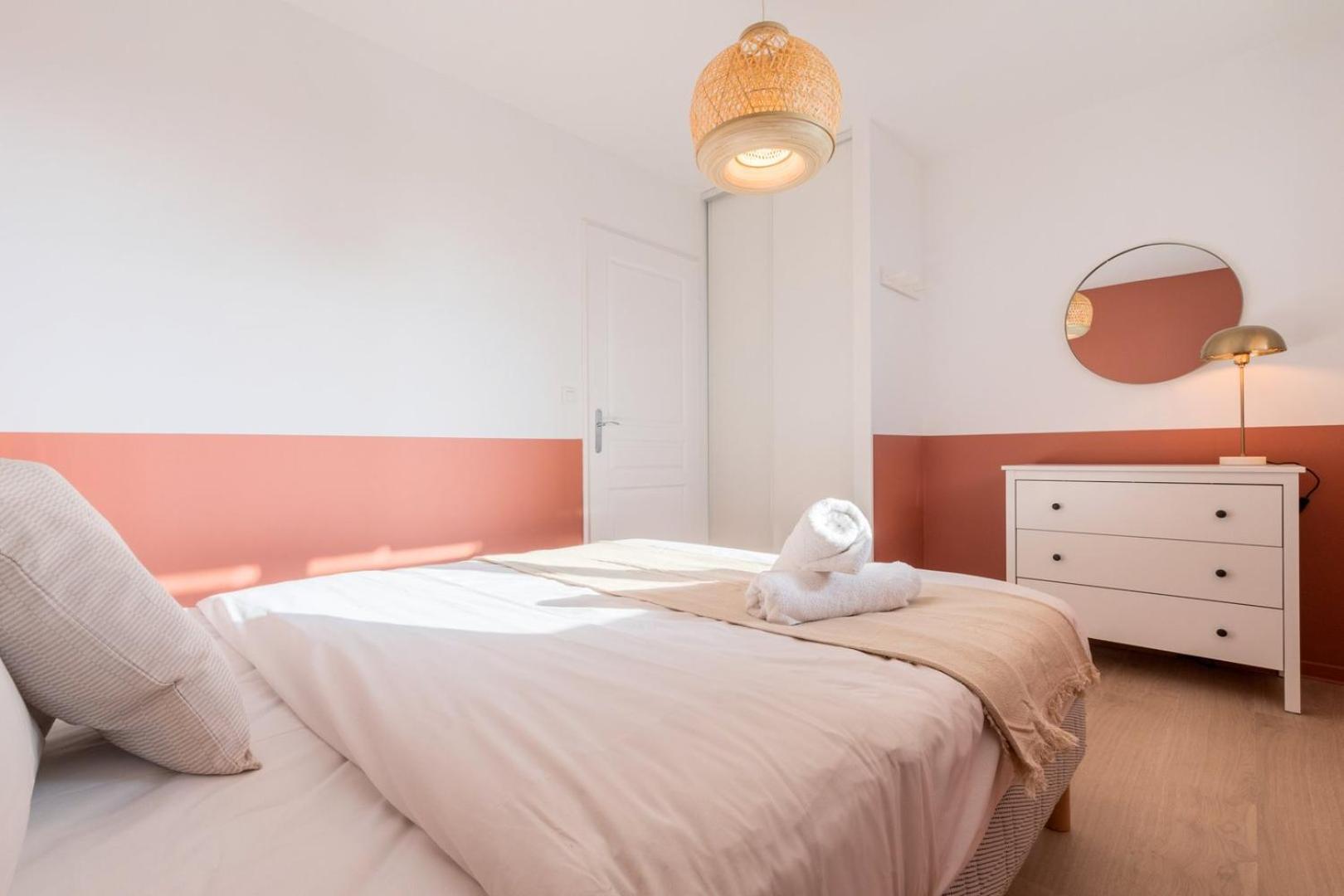 Spacious With Parking And Balcony! Apartment