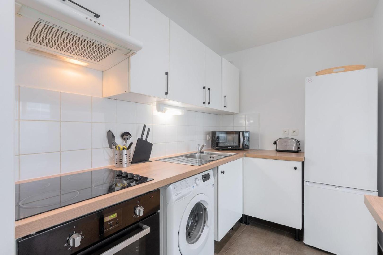 Spacious With Parking And Balcony! Apartment *