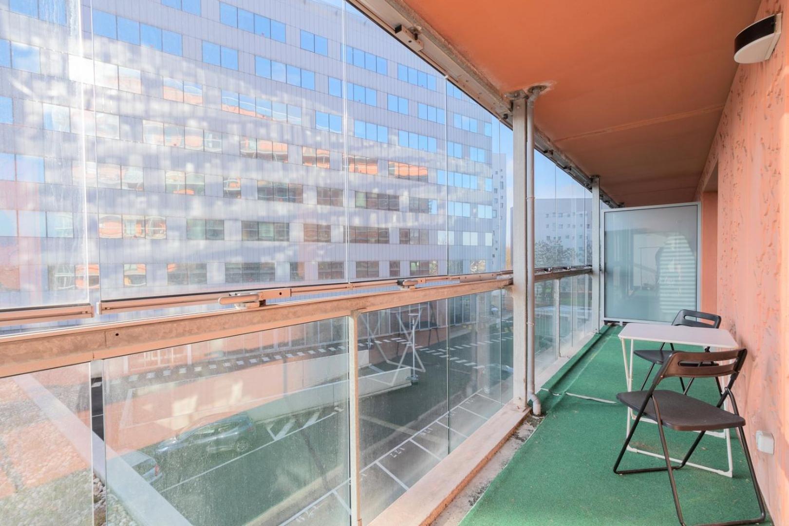 Apartment Spacious With Parking And Balcony!