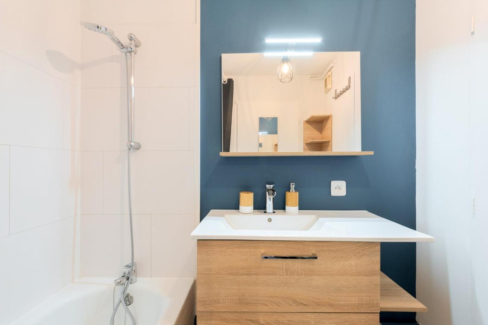 Apartment Lille, Fully-equipped With Parking Space *