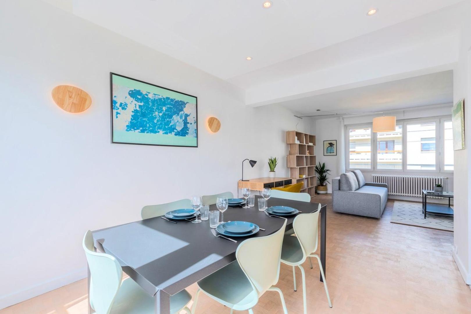 Functional 2 Bedroom Apartment *