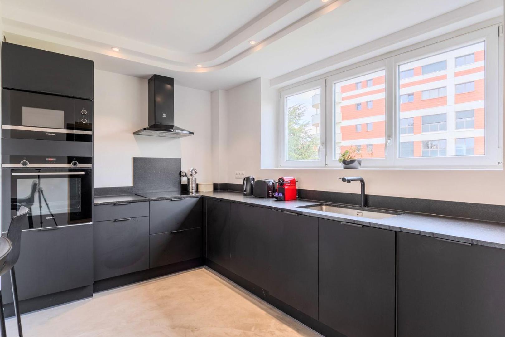 Large 130 M² 4-bedroom Apartment Lille