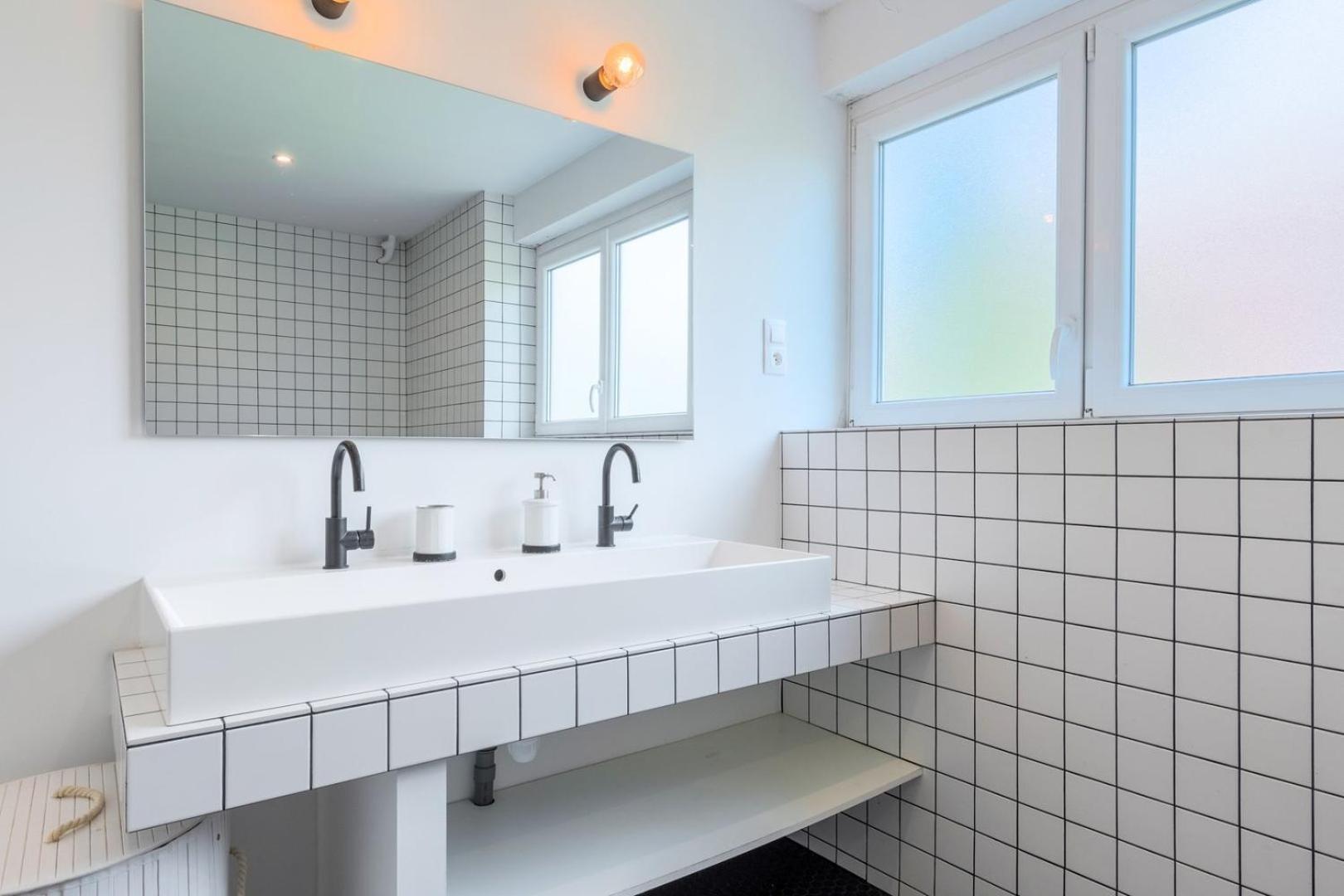 Large 130 M² 4-bedroom Apartment