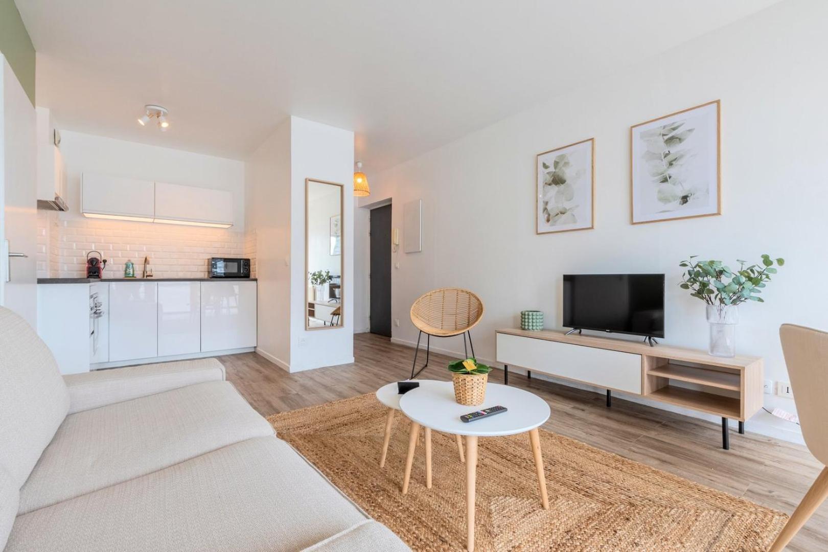 Europe/flandres Stations With Balcony! Apartment