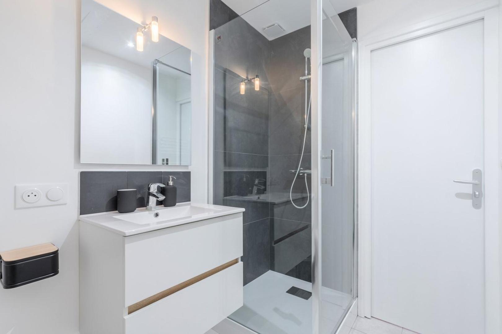 Bright 3-bedroom 2-bathroom Flat