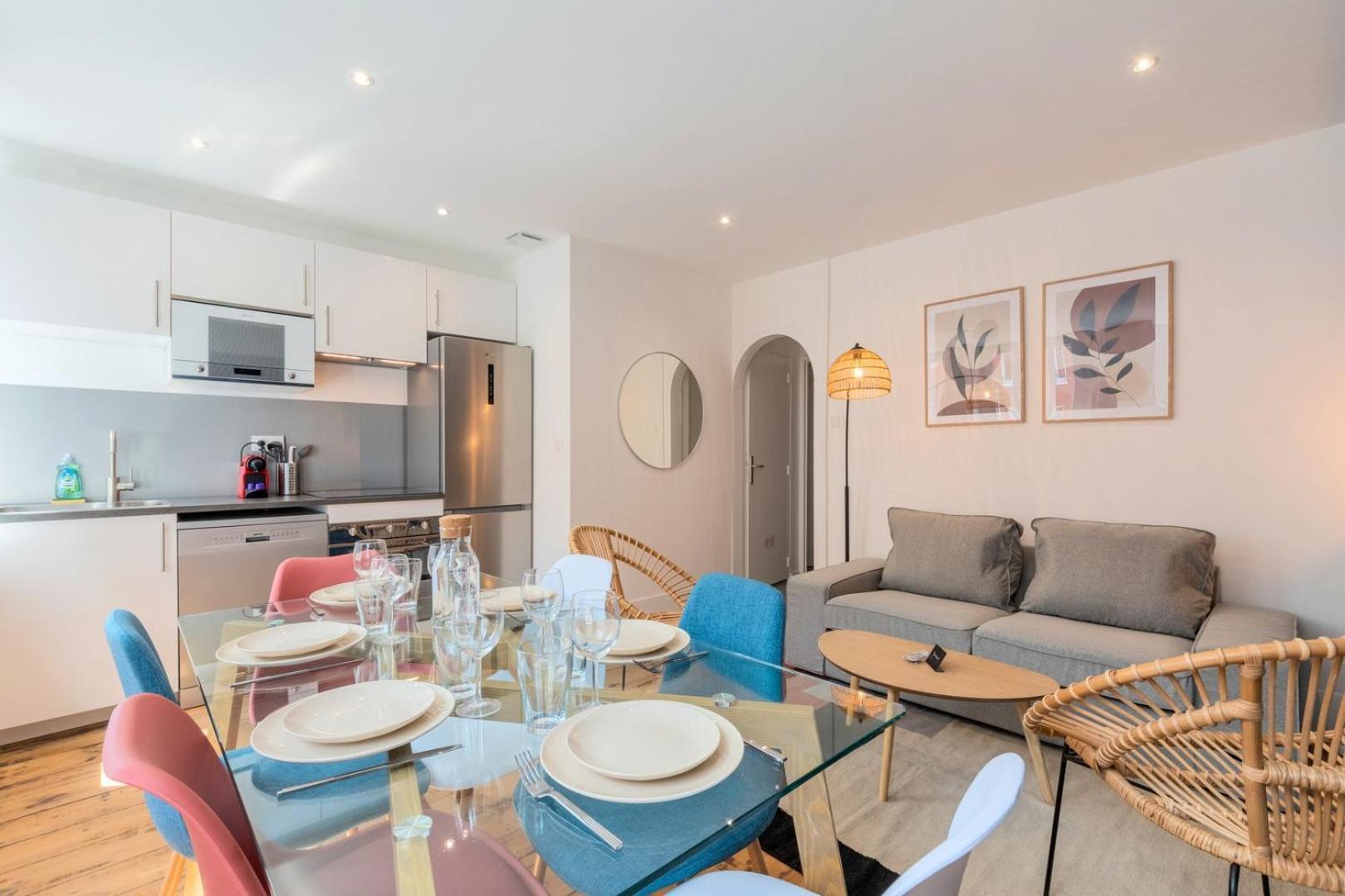 Bright 3-bedroom 2-bathroom Flat