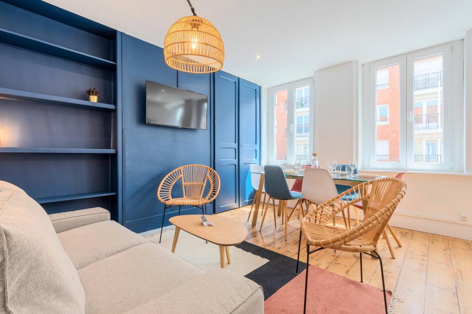Bright 3-bedroom 2-bathroom Flat