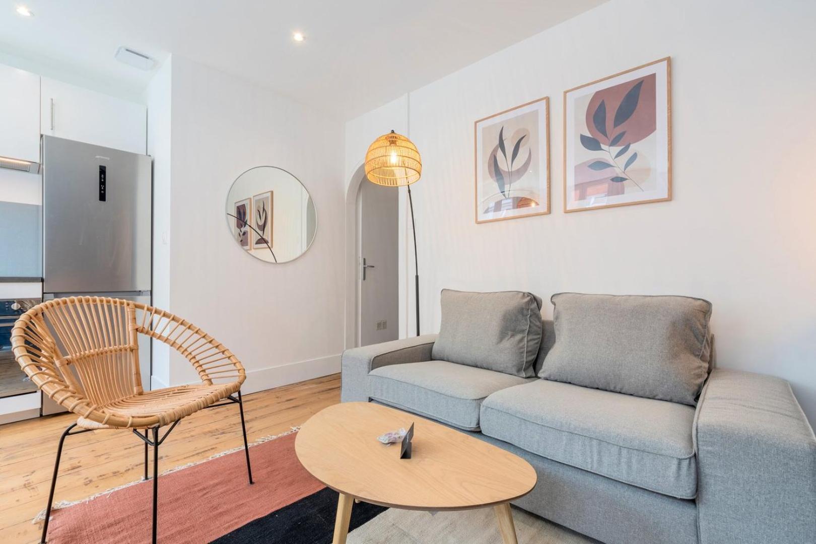 Bright 3-bedroom 2-bathroom Flat *