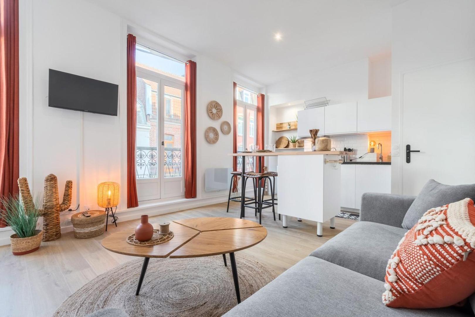 Centre Comfortable, Equipped Apartment! *