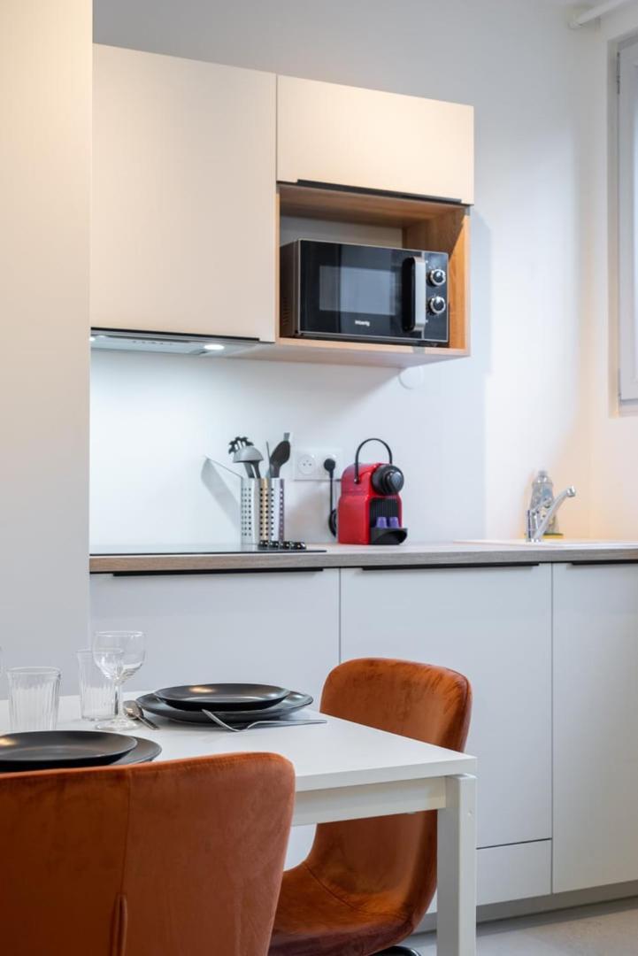 Appartement Renovated 1 Bedroom *