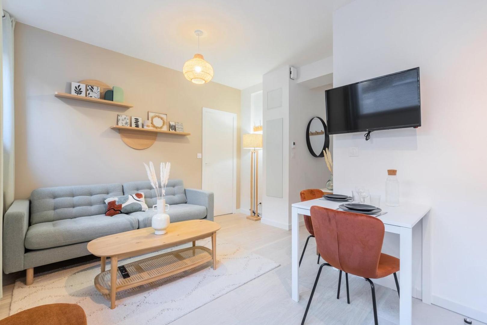 Renovated 1 Bedroom *