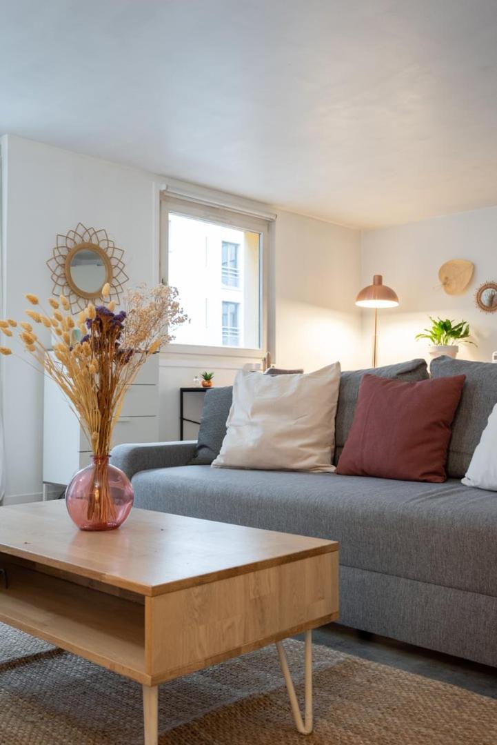 Spacious W Private Parking In Old