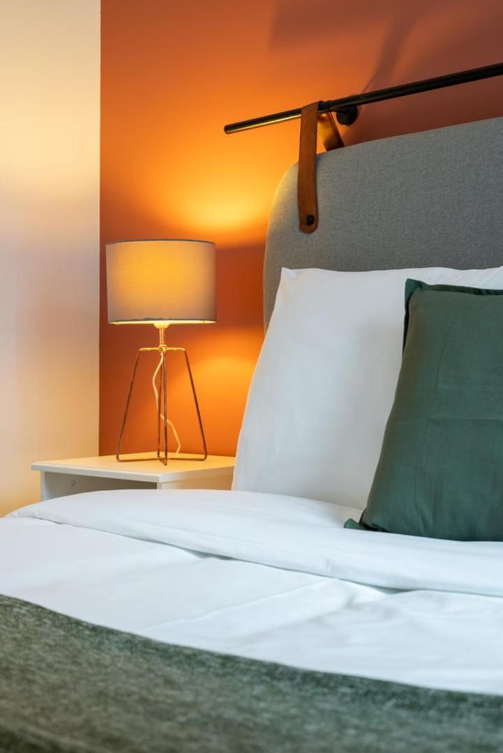 Apartment Spacious W Private Parking In Old