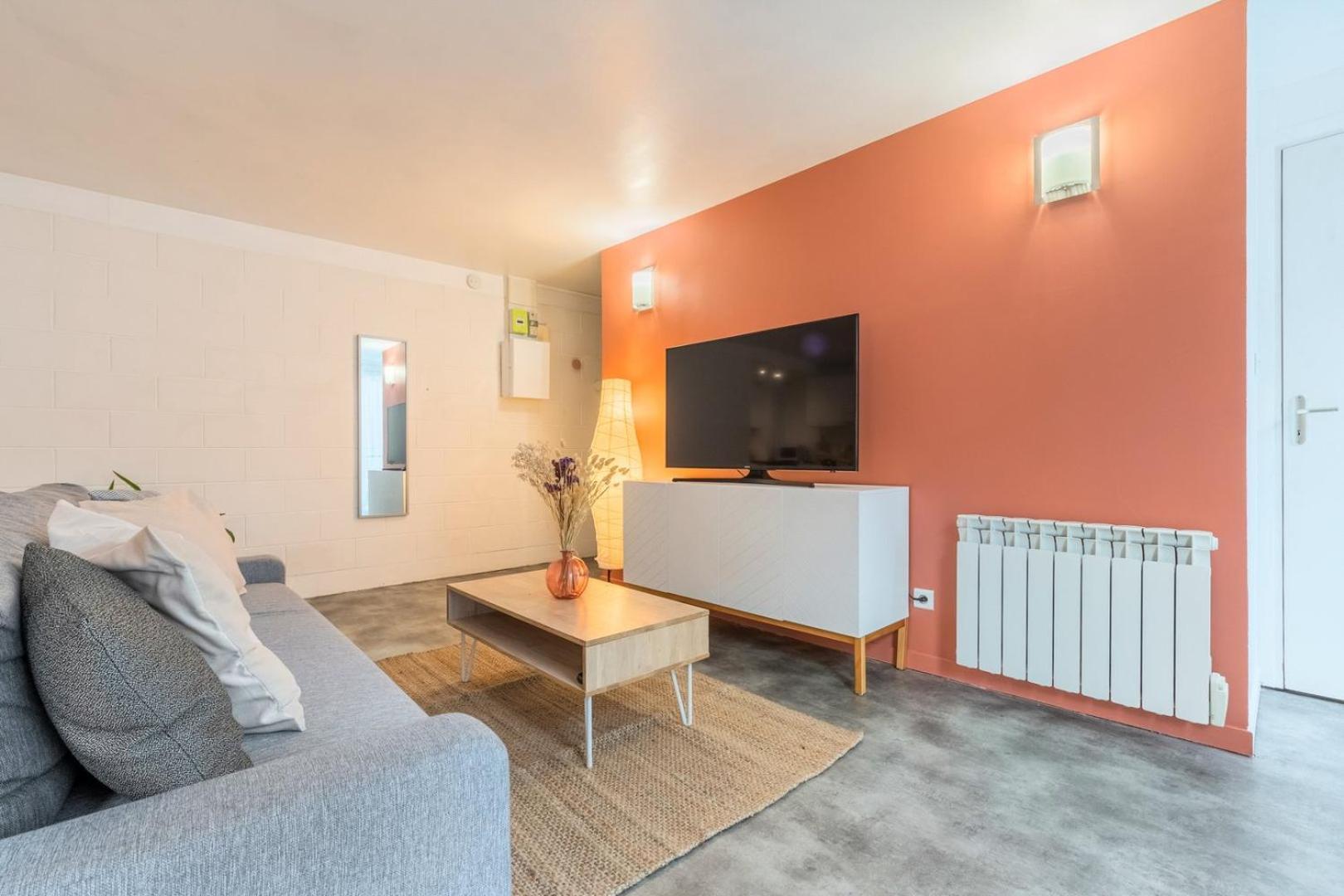 Spacious W Private Parking In Old
