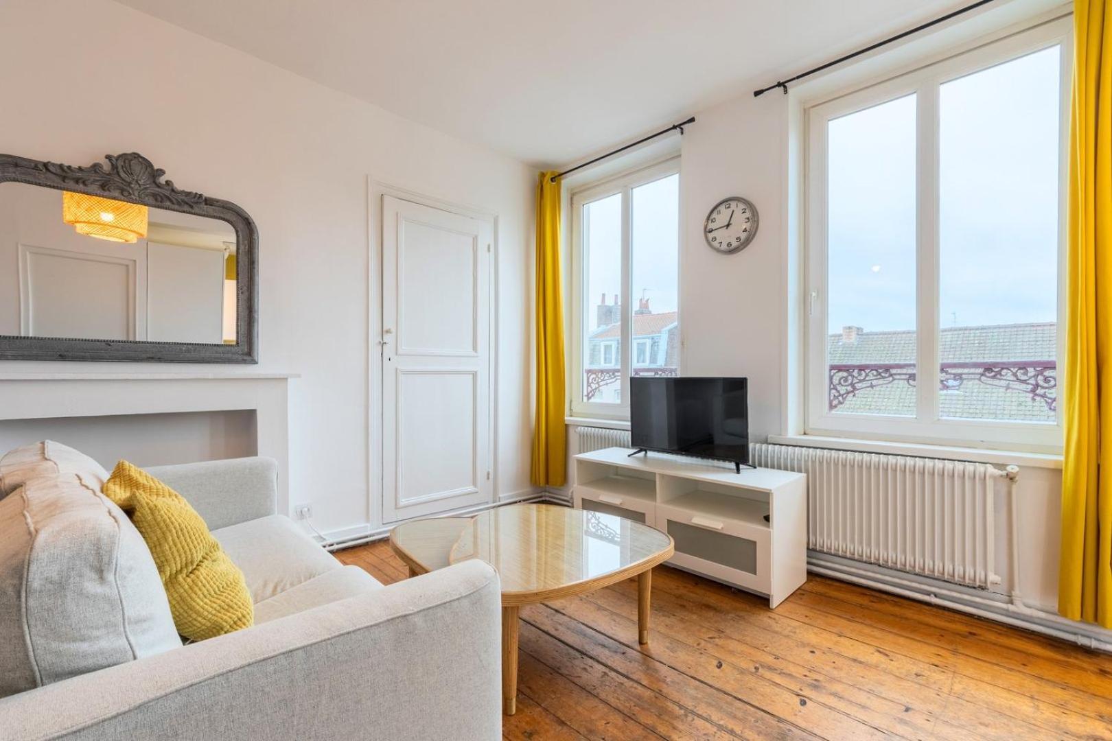 2-bedroom Near Metro Apartment *