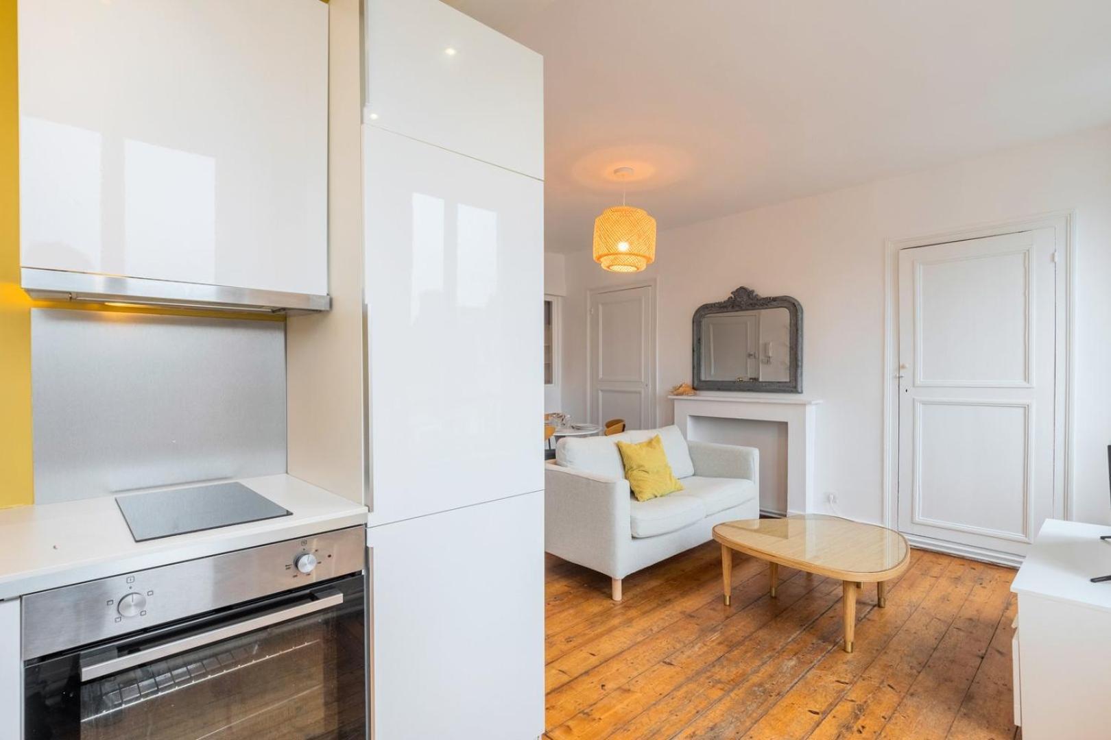 2-bedroom Near Metro Apartment *
