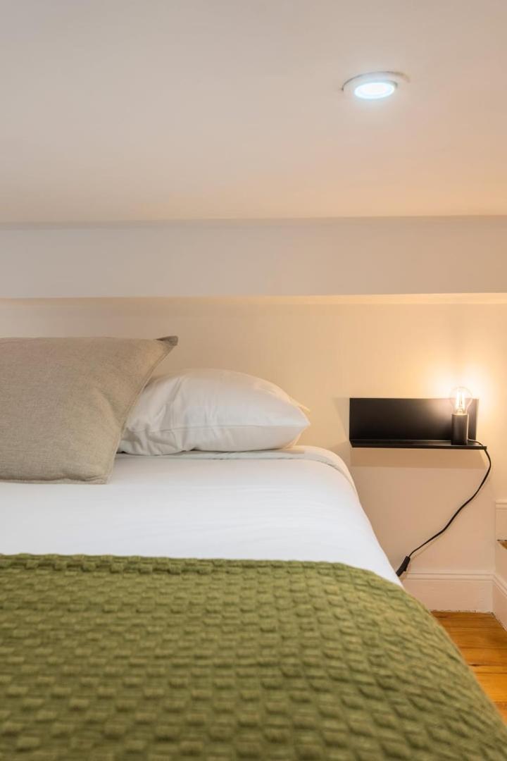 Charming Renovated And Bright In The Center Apartment *